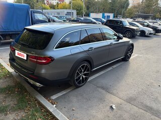 2021 Mercedes-Benz E-Класс All-Terrain 220 d V (W213, S213, C238) Рестайлинг, серый, 4735000 рублей, вид 3