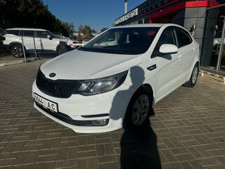 2015 Kia Rio III Рестайлинг, белый, 949900 рублей, вид 4