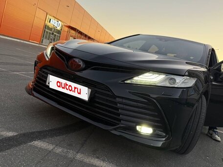 2021 Toyota Camry VIII (XV70) Рестайлинг, чёрный, 3130000 рублей, вид 3