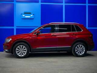2017 Volkswagen Tiguan II, красный, 2141000 рублей, вид 3