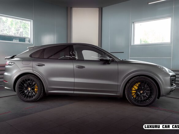 2021 Porsche Cayenne GTS Coupé III, серый, 9700000 рублей - вид 4