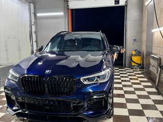 2019 BMW X5 M50i IV (G05/G18), синий, 7700000 рублей, вид 2