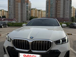 2025 BMW 5 серии 530i xDrive VIII (G60/G61/G68), белый, 8250000 рублей, вид 4