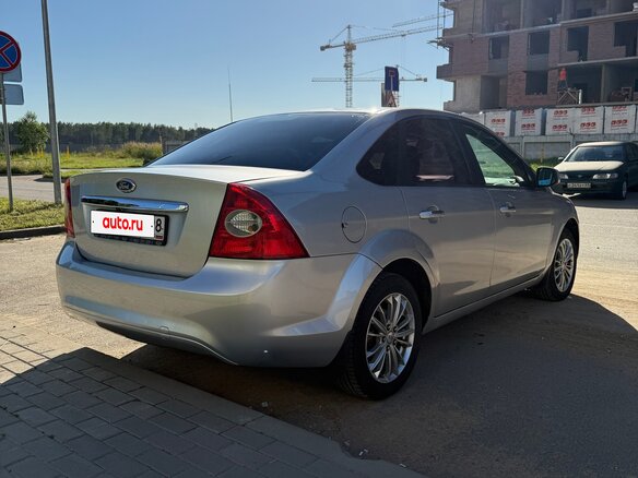 2010 Ford Focus II Рестайлинг, серебристый, 470000 рублей - вид 2