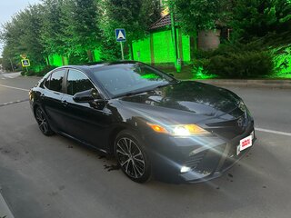 2018 Toyota Camry US Market VIII (XV70), синий, 1900000 рублей, вид 2