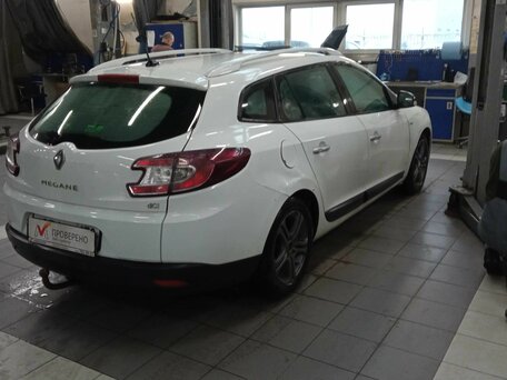 2010 Renault Megane III, белый, 699000 рублей, вид 3