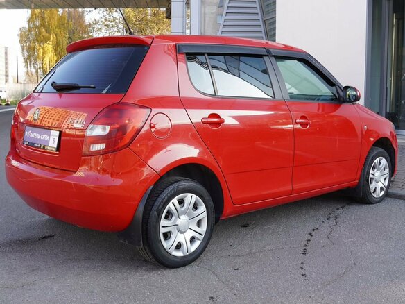 2011 Skoda Fabia II Рестайлинг, красный, 350000 рублей - вид 3