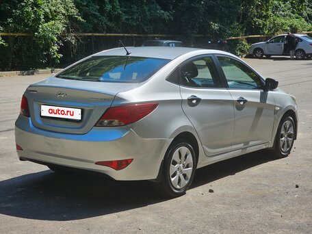 2015 Hyundai Solaris I Рестайлинг, серебристый, 545000 рублей, вид 5