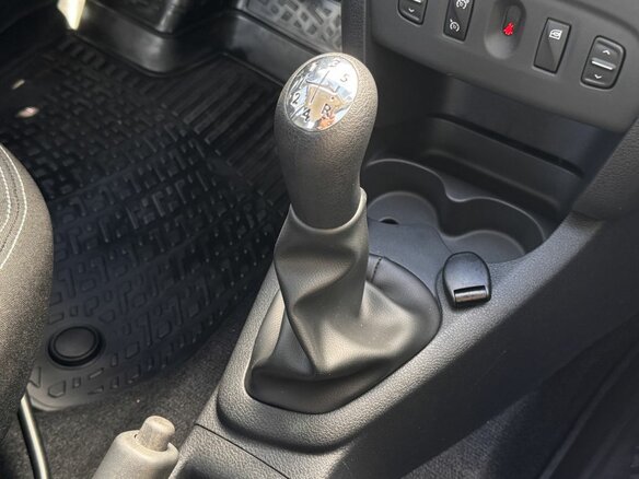 2016 Renault Logan II, серый - вид 13