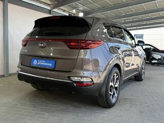 2020 Kia Sportage IV Рестайлинг, коричневый, 2289000 рублей, вид 5
