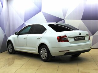 2017 Skoda Octavia III (A7) Рестайлинг, белый, 1098000 рублей, вид 3