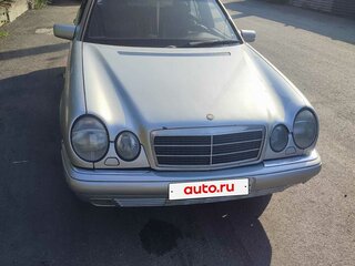 1995 Mercedes-Benz E-Класс 200 II (W210, S210), серебристый, 255000 рублей, вид 1