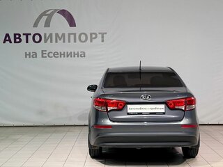 2016 Kia Rio III Рестайлинг, серый, 930000 рублей, вид 5