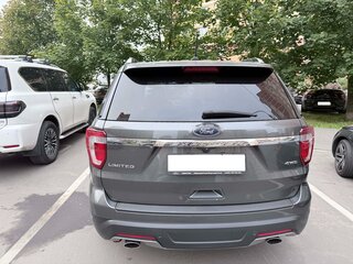 2018 Ford Explorer V Рестайлинг 2, серый, 2850000 рублей, вид 3