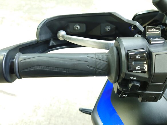2018 Yamaha MT-09 Tracer (FJ-09), чёрный, 745000 рублей - вид 13