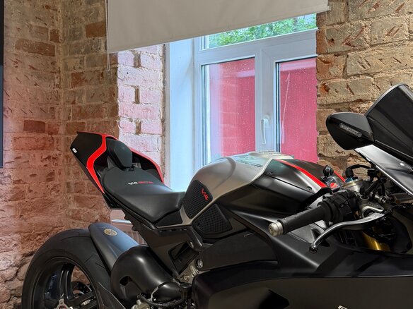 2022 Ducati Panigale V4, чёрный, 4100000 рублей - вид 7