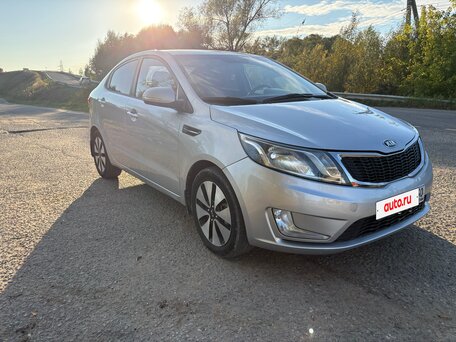 2013 Kia Rio 4-speed III, серебристый, 690000 рублей, вид 2