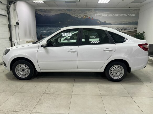 2026 Lada (ВАЗ) Granta I Рестайлинг, белый, 1171810 рублей - вид 6