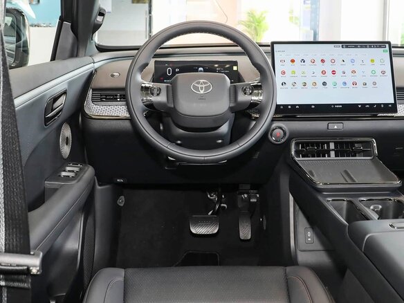 2026 Toyota bZ3X 58.3 kWh, чёрный, 3895003 рублей - вид 17