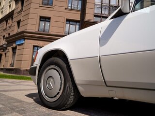 1991 Mercedes-Benz W124 230, белый, 1400000 рублей, вид 5