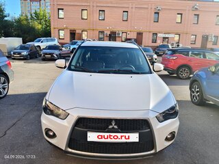 2011 Mitsubishi Outlander II Рестайлинг, белый, 1050000 рублей, вид 4