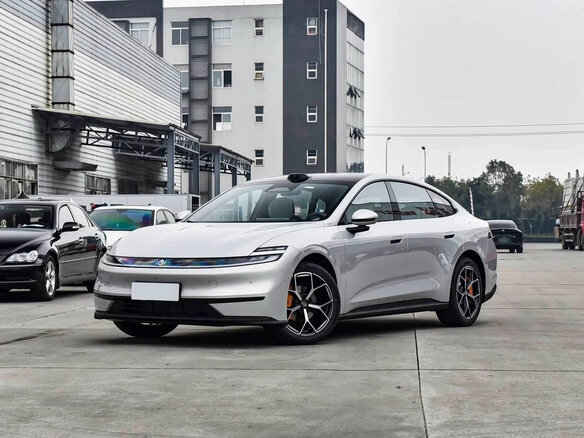 2026 Changan Qiyuan A06 28.39 kWh, серебристый, 2290000 рублей - вид 1