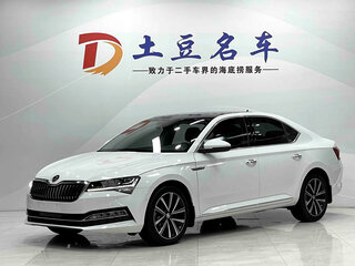2023 Skoda Superb III Рестайлинг, белый, 2000700 рублей, вид 1
