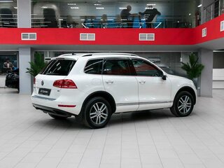 2011 Volkswagen Touareg II, белый, 1850000 рублей, вид 2