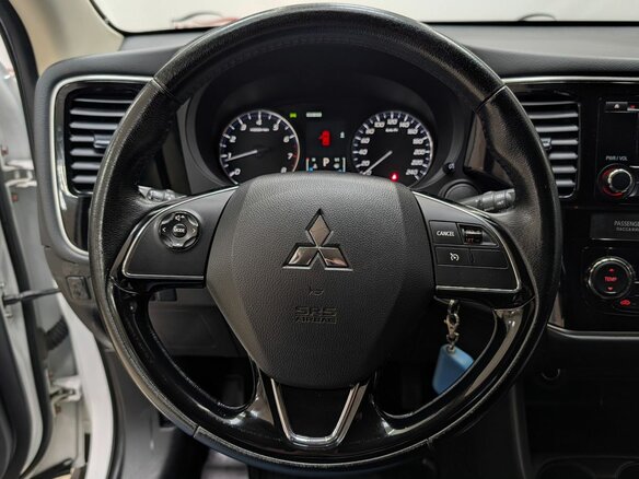 2015 Mitsubishi Outlander III Рестайлинг 2, белый - вид 11