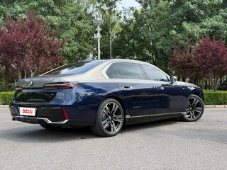 2025 BMW i7 eDrive50 I (G70), синий, 12477700 рублей, вид 2
