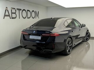 2026 BMW 5 серии 530i xDrive VIII (G60/G61/G68), чёрный, 10300000 рублей, вид 3