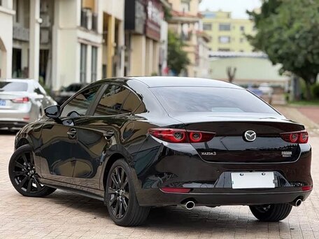 2023 Mazda 3 Axela IV (BP), чёрный, 2150000 рублей, вид 3