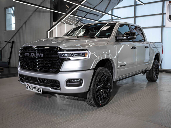 2026 Ram 1500 Crew Cab V Рестайлинг, серебристый, 12105636 рублей - вид 5