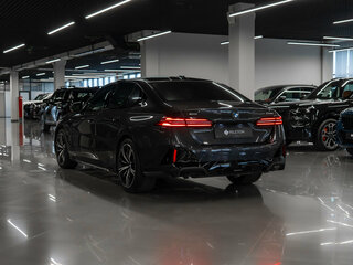 2024 BMW 5 серии 530i xDrive VIII (G60/G61/G68), серый, 7850000 рублей, вид 4