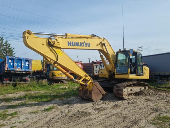 2016 Komatsu PC220-8, жёлтый, 5240000 рублей
