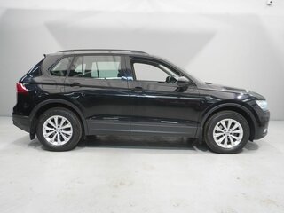 2020 Volkswagen Tiguan II, чёрный, 1770000 рублей, вид 4