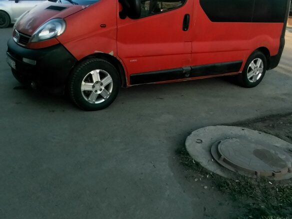 2002 Opel Vivaro, красный - вид 2