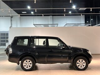 2011 Mitsubishi Pajero IV, чёрный, 1745000 рублей, вид 4