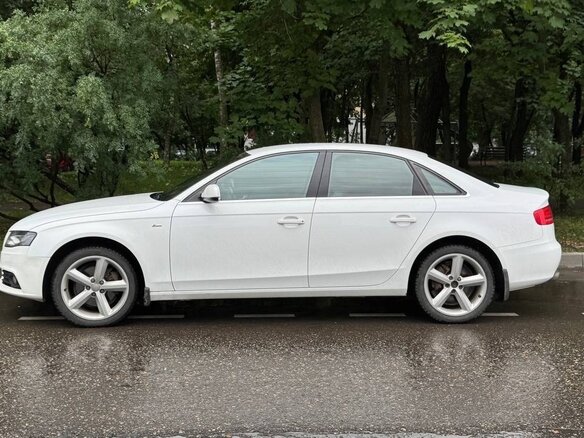 2011 Audi A4 IV (B8), белый - вид 4