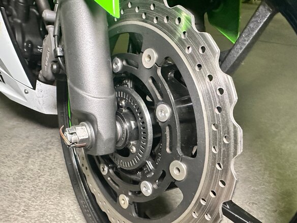 2021 Kawasaki Ninja 400, зелёный - вид 9