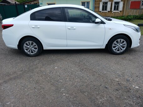 2018 Kia Rio IV, белый, 930000 рублей, вид 3