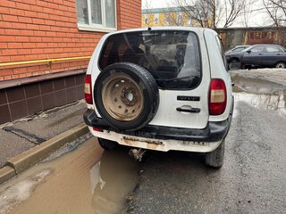 2003 Chevrolet Niva I, белый, 200000 рублей, вид 3