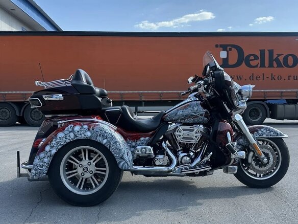 2013 Harley-Davidson Tri Glide, красный, 1800000 рублей - вид 2
