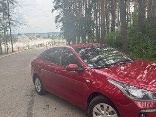 2017 Kia Rio IV, красный, 1150000 рублей, вид 4