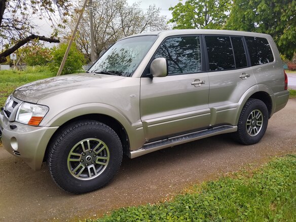 2004 Mitsubishi Pajero III Рестайлинг, бежевый, 1200000 рублей - вид 3
