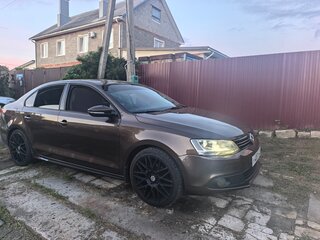 2011 Volkswagen Jetta VI, коричневый, 920000 рублей, вид 2