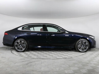 2025 BMW 5 серии Long 530Li xDrive VIII (G60/G61/G68), синий, 8069000 рублей, вид 5