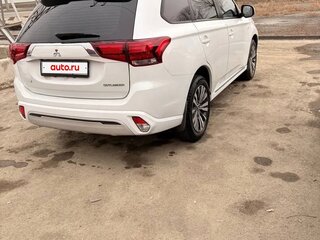 2022 Mitsubishi Outlander III Рестайлинг 3, белый, 2500000 рублей, вид 5