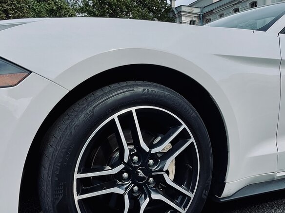 2017 Ford Mustang VI Рестайлинг, белый, 2250000 рублей - вид 21