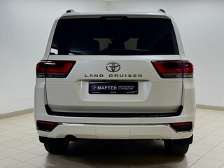 2021 Toyota Land Cruiser 300 Series, белый, 9770000 рублей, вид 5